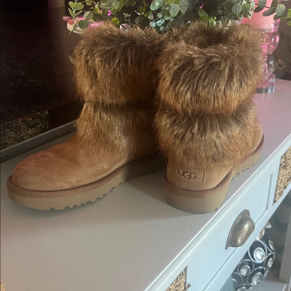 UGG Cozy Brown Fur-Lined Women's Boots - Picture 7 of 9